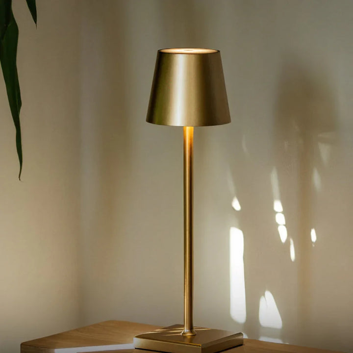Luminaire LED sans fil blanc, rechargeable, lumière d'ambiance douce et personnalisable.