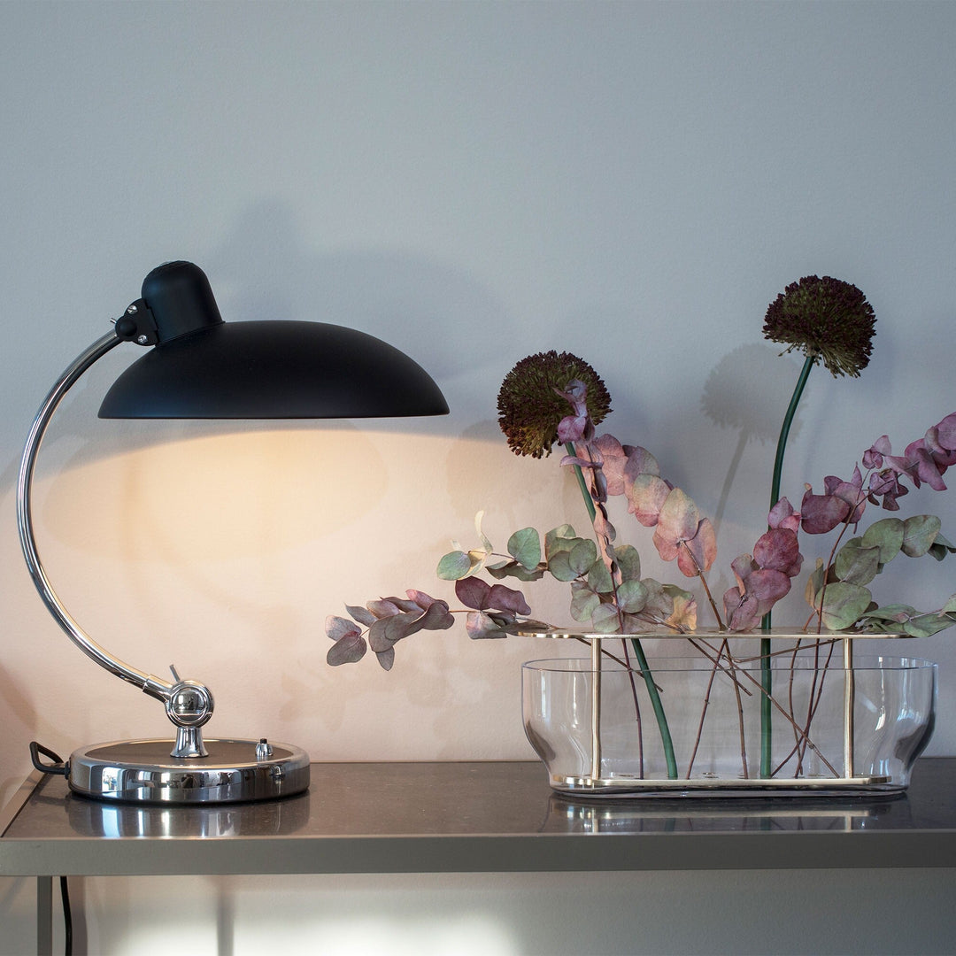 Lampe de table moderne Bauhaus E27. Éclairage intérieur minimaliste noir, idéale pour bureau, chevet ou salon design.
