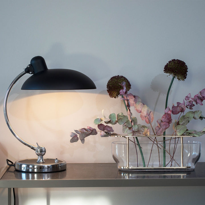 Lampe de table moderne Bauhaus E27. Éclairage intérieur minimaliste noir, idéale pour bureau, chevet ou salon design.