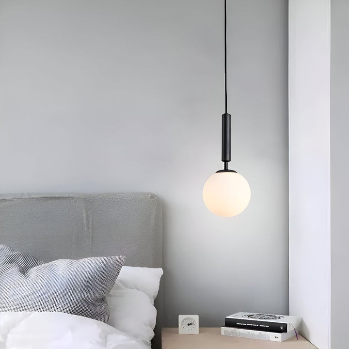 Lampe pendante design, ambiance chaleureuse, style scandinave pour maison.