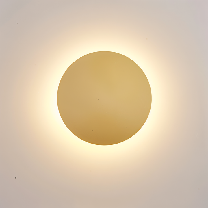 Éclairage d'appoint LED rond. Moderne et discret, projette une lumière chaude pour une ambiance cosy.