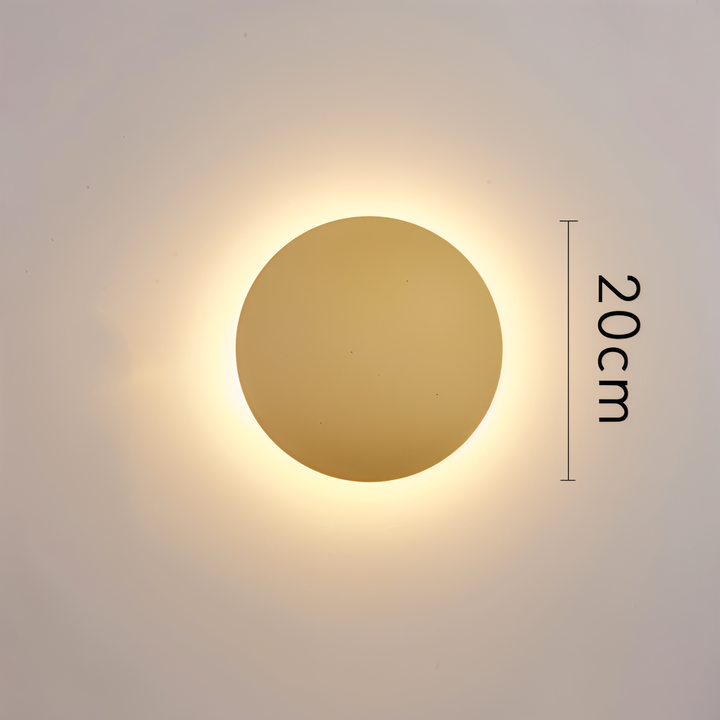 Applique murale LED ronde. Style contemporain, lumière chaude créant une atmosphère relaxante et moderne.