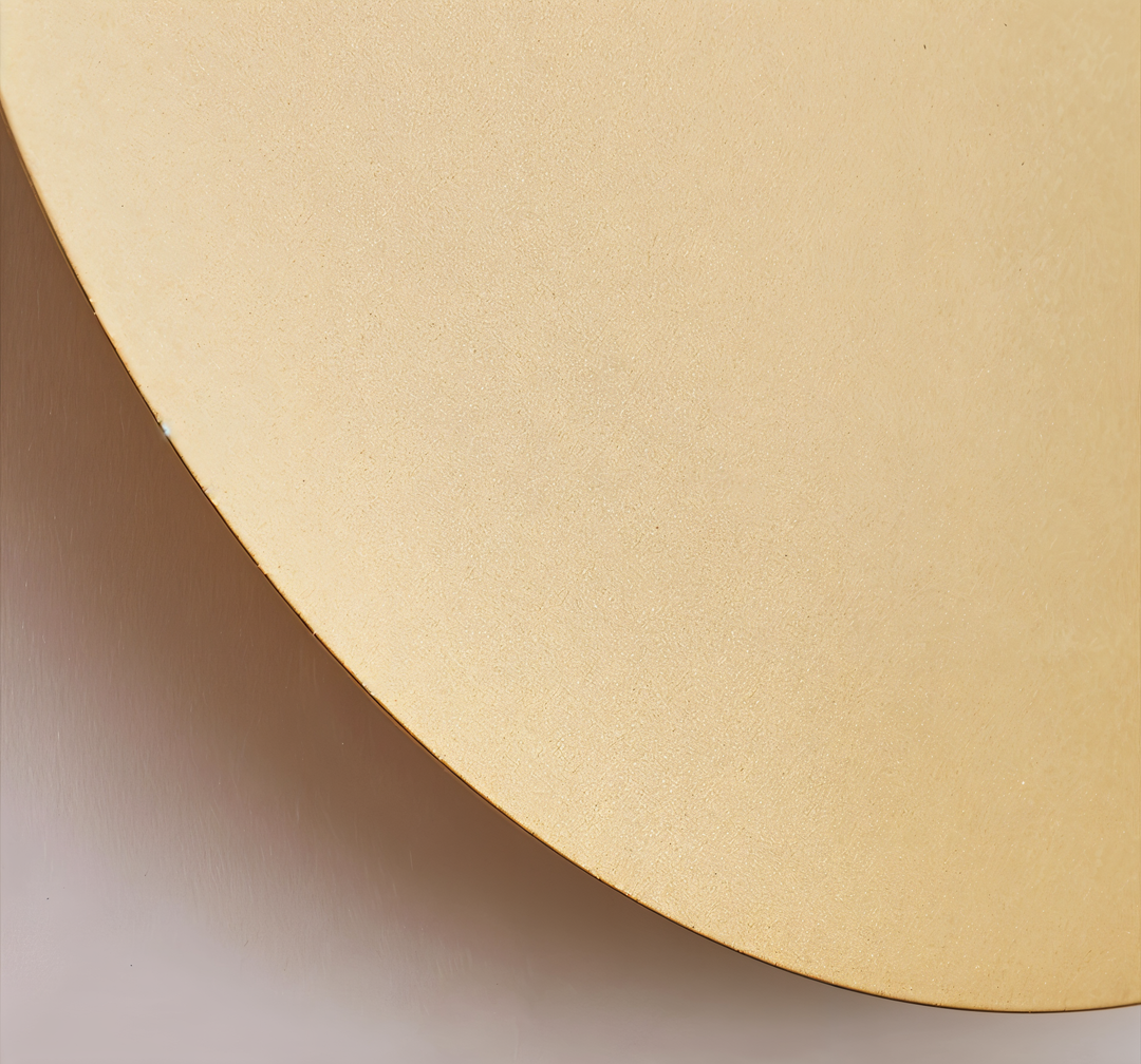 Luminaire mural LED rond. Style moderne et épuré. Offre une lumière chaude, parfaite pour tout intérieur.