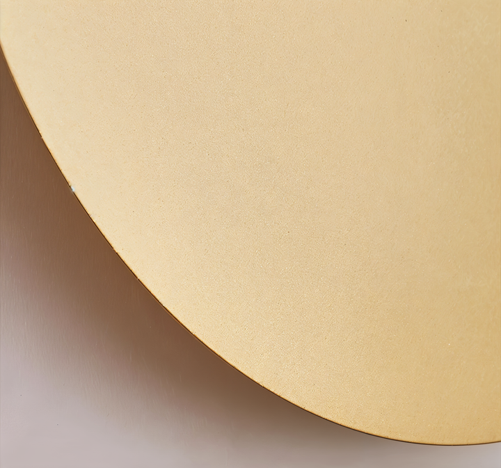 Luminaire mural LED rond. Style moderne et épuré. Offre une lumière chaude, parfaite pour tout intérieur.