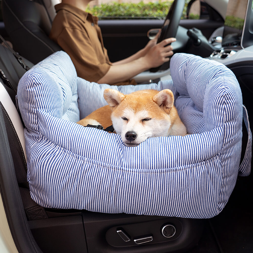 Panier de voiture pour chien avec housse lavable. Accessoire de voyage pratique.