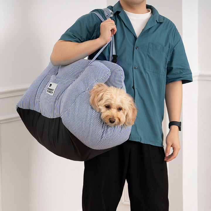 Nid douillet pour chien en voiture. Sécurité et confort garantis pour tout voyage.