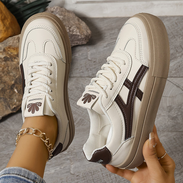 Paire de chaussures Elise orthopédiques et élégantes pour femmes, offrant un confort maximal toute la journée.