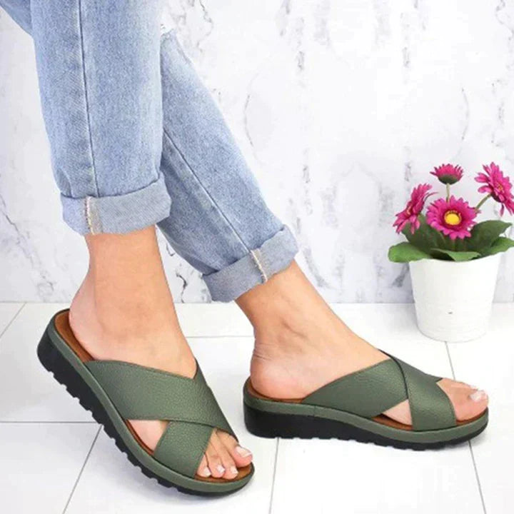 Chaussures d'été femme Celia élégantes, design moderne, idéales pour le confort quotidien et les pieds sensibles.