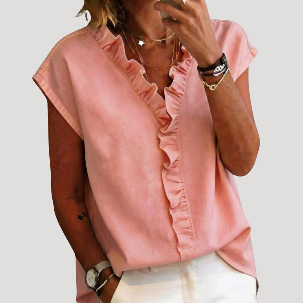Élégante blouse femme avec volants délicats, manches courtes, idéale mode féminine printemps-été décontractée.