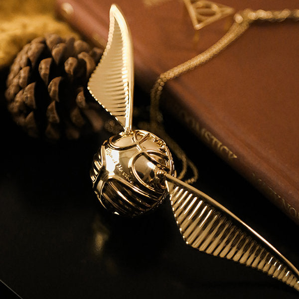 Coffret bijoux luxe "Orb Ailée" doré. Boîte à anneau élégante pour rangement sécurisé de vos trésors.