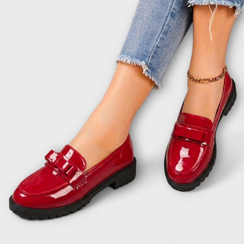 Chaussures plates femme, mocassins confortables et faciles à enfiler. Style preppy chic parfait pour l'été.