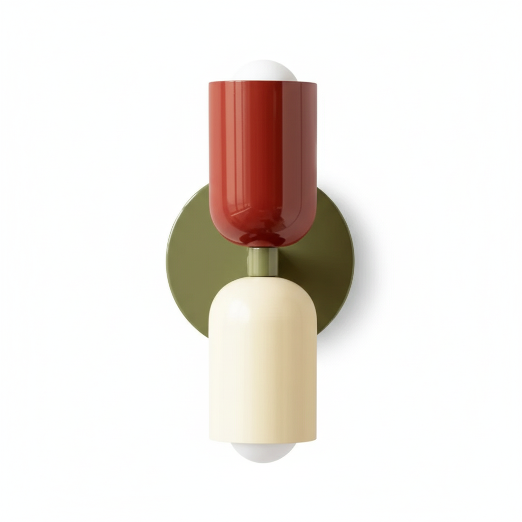 Lampe murale LED scandinave, finition bois clair ou métal, offre un éclairage doux et un design fonctionnel.