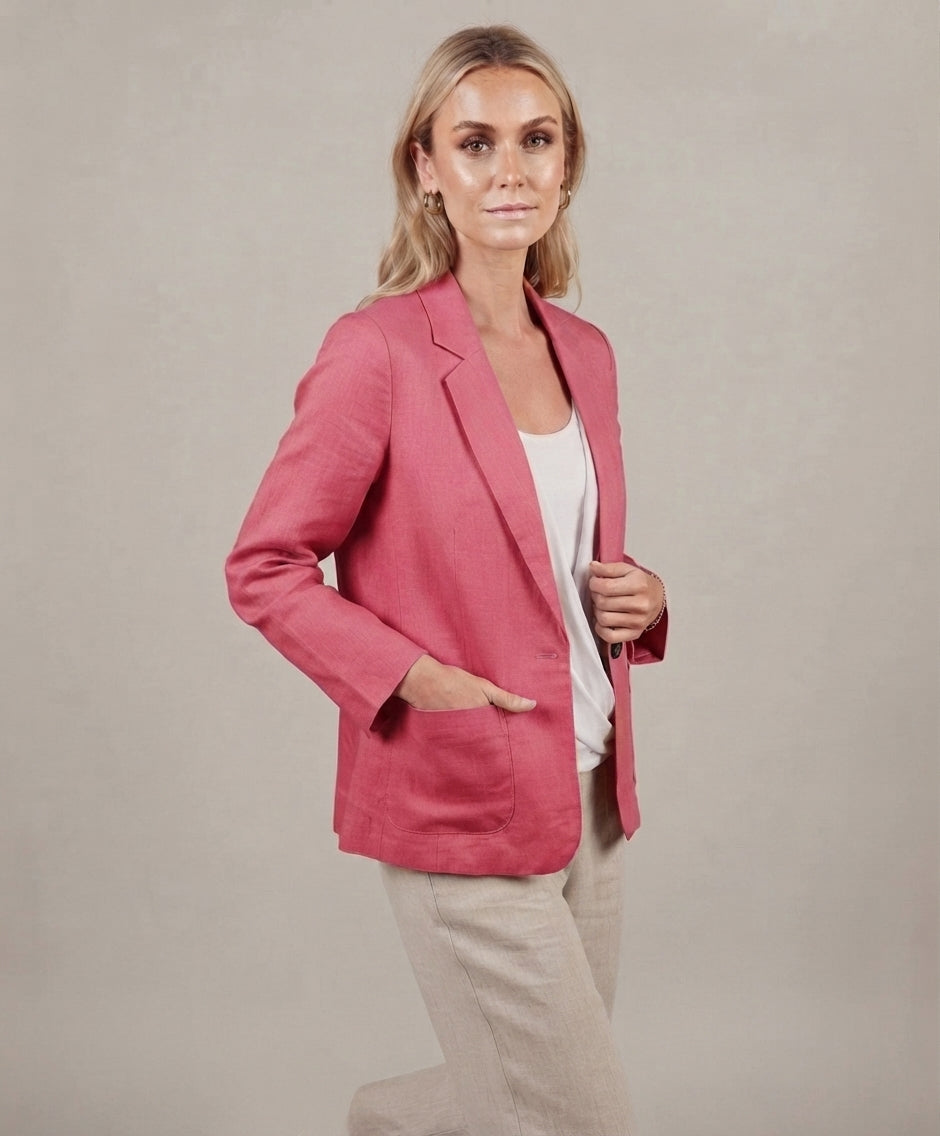 Blazer femme décontracté élégant, col tailleur, manches mi-longues. Parfait pour une allure chic au printemps.