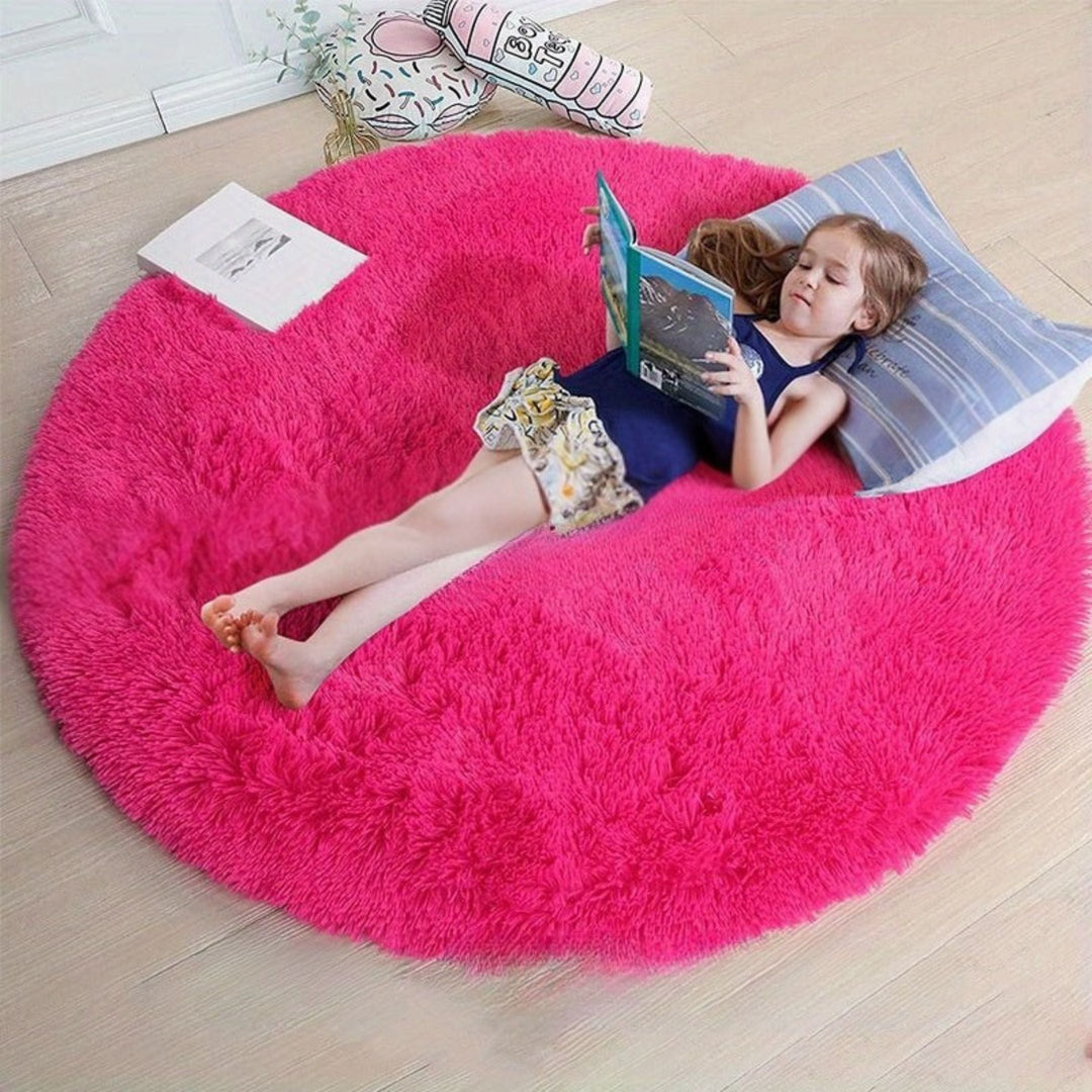 Tapis de sol rond Clouda, doux, confortable et antidérapant pour le quotidien.