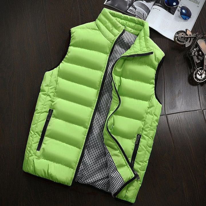 Gilet matelassé léger et imperméable homme, offrant chaleur sans encombrement pour toute saison.