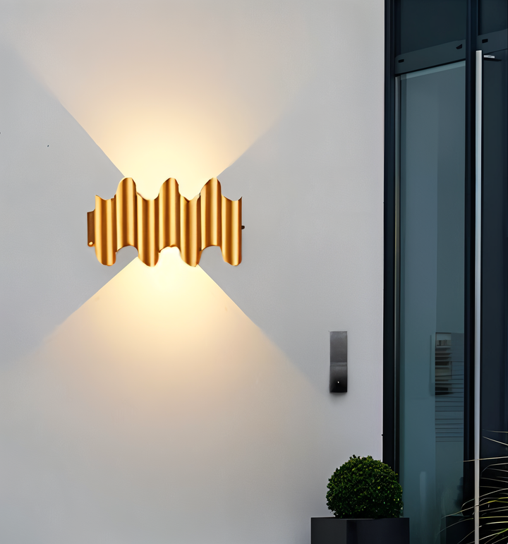 Applique murale LED moderne, éclairage mural noir et doré design, économe en énergie pour intérieur.