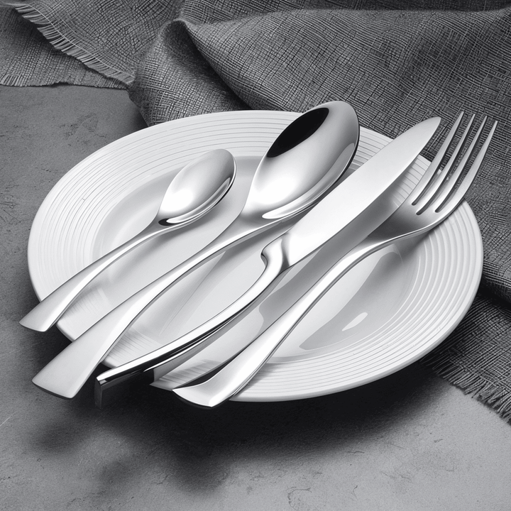 Design raffiné pour ce set de 5 couverts de table, incluant couteau, fourchette, cuillère, pour repas élégants.