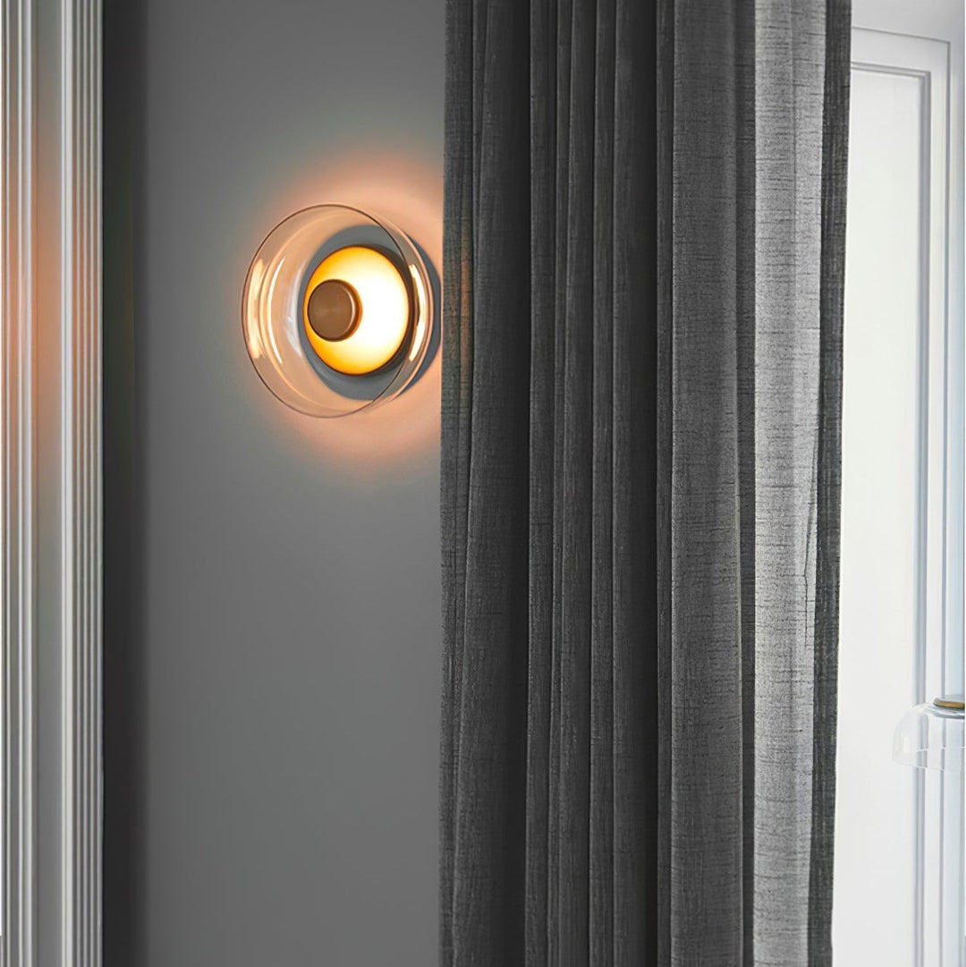 Applique murale LED verre opale, style moderne, lumière chaude, salon contemporain.