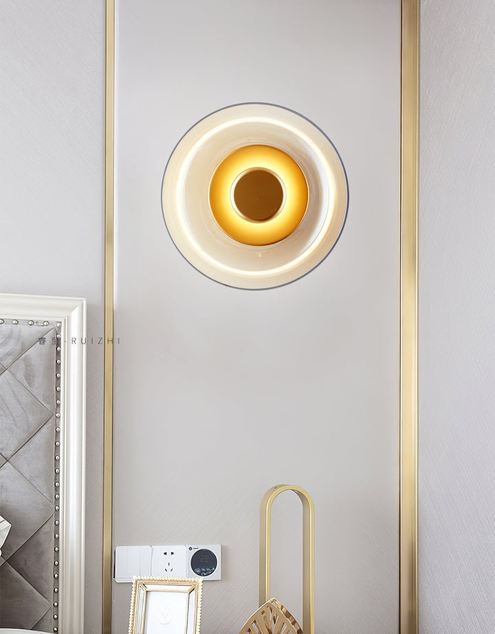 Applique LED verre fumé, style contemporain, lumière chaude pour salon.