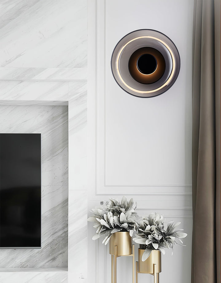Luminaire fixe LED verre strié, laiton vieilli, lumière douce, chambre moderne.