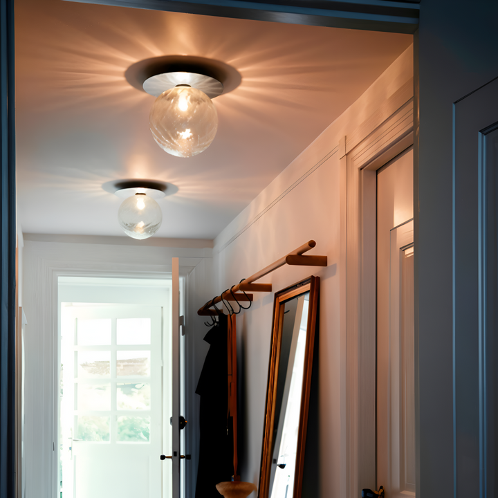 Plafonnier boule lumineuse verre dépoli. Éclairage LED moderne pour salon ou chambre.