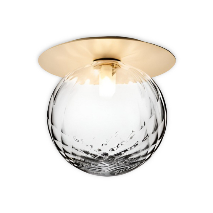 Plafonnier finition or, globe dépoli. Lumière élégante pour salon, design intemporel.