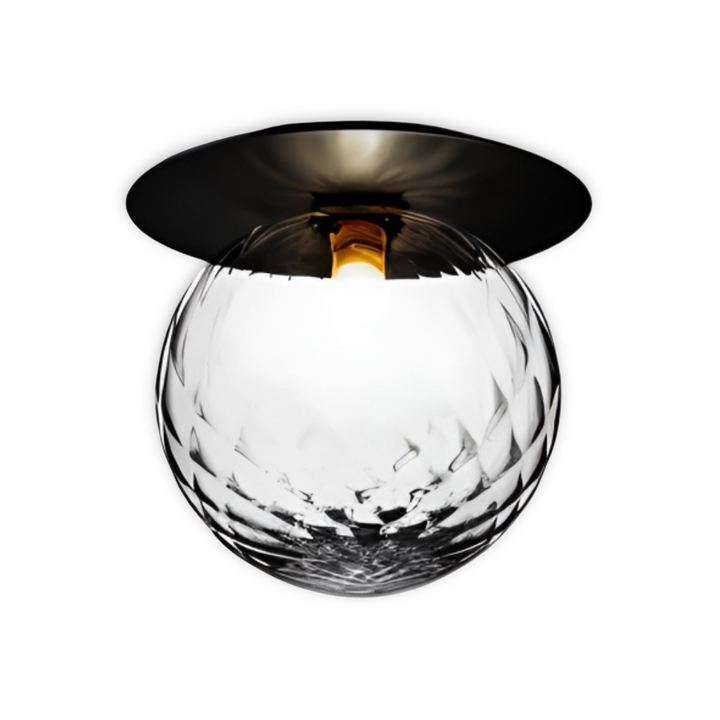 Luminaire globe clair, design moderne. Plafonnier pour entrée, ambiance accueillante.
