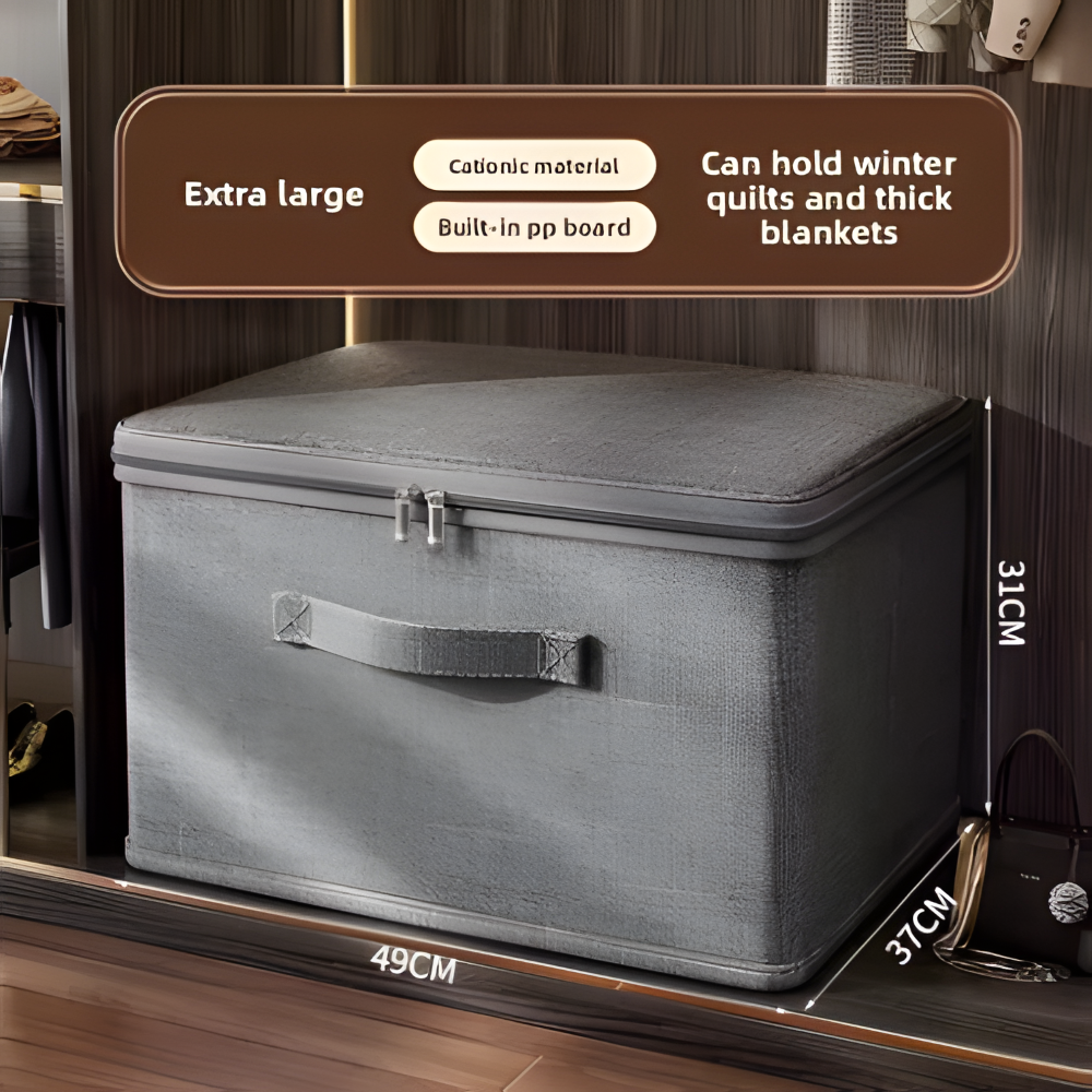 Boîte de rangement pliée à plat, grise en tissu, montrant sa forme compacte pour un rangement facile.