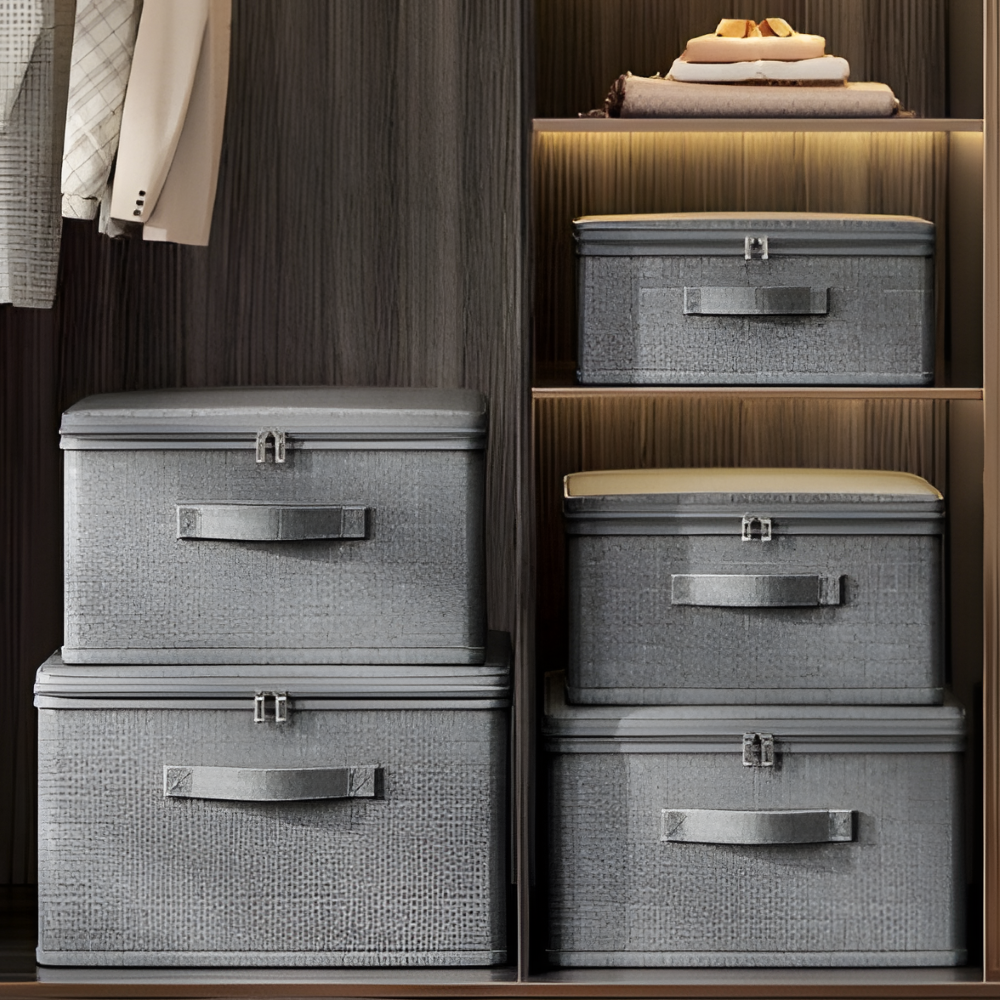 Boîte de rangement élégante en tissu gris avec couvercle, pour une maison organisée et stylée.