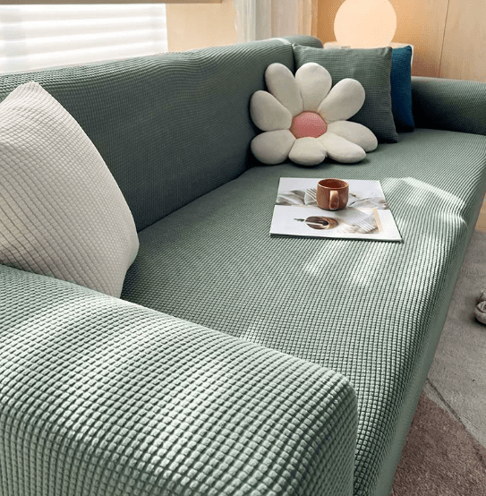 Protection de canapé COUCHWRAP jacquard, antidérapante, idéale pour les familles avec animaux domestiques. Lavable et durable.
