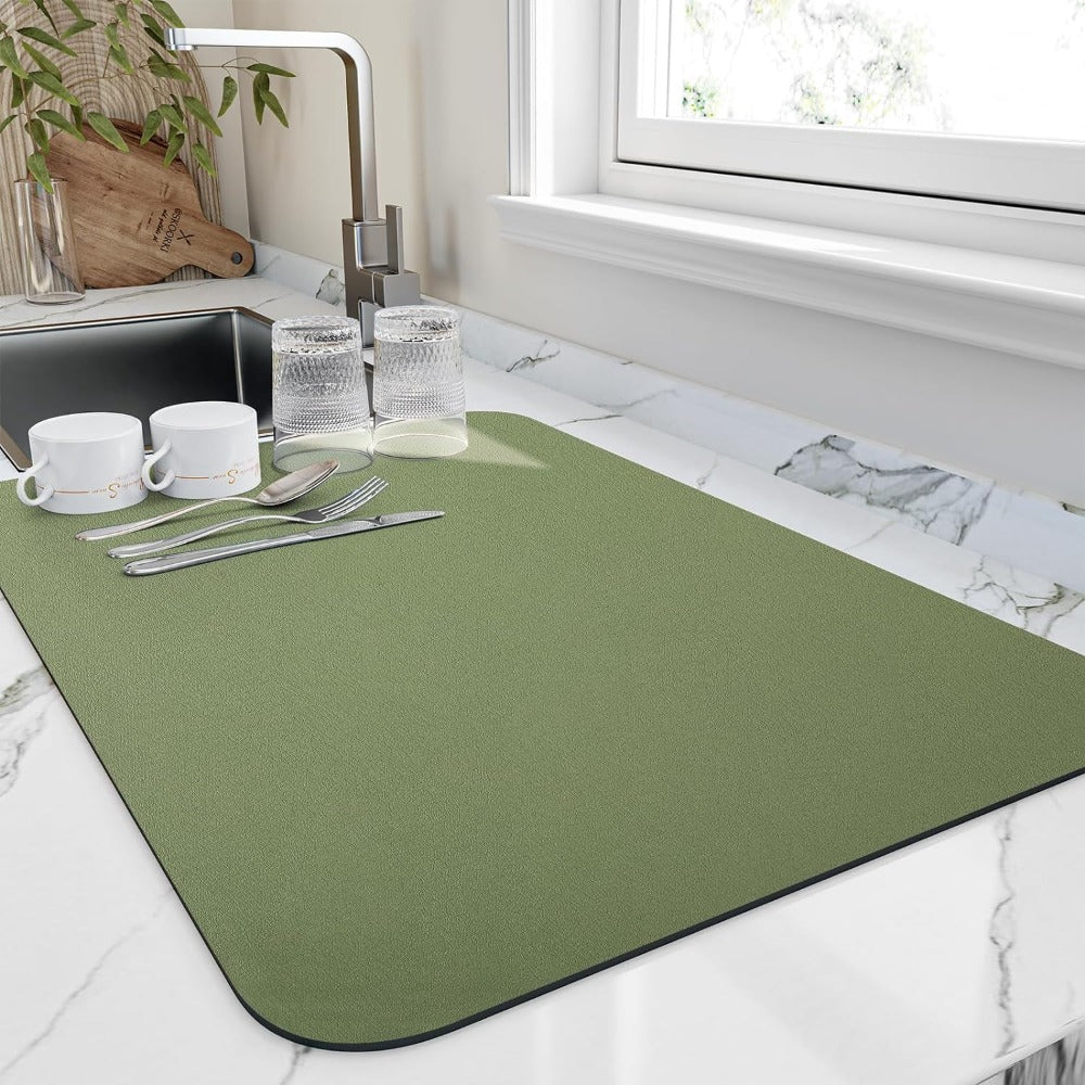 Tapis égouttoir absorbant en terre de diatomée pour la cuisine. Séchage rapide de la vaisselle et hygiène.