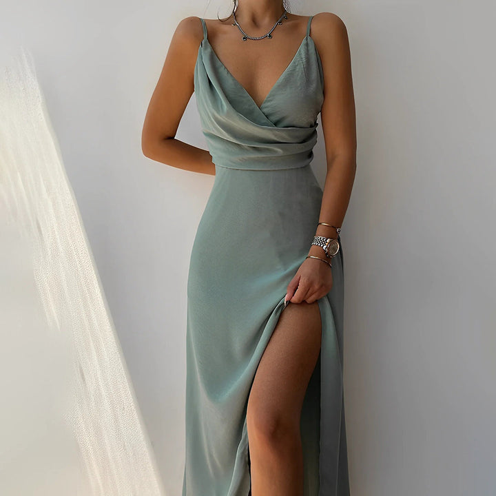Robe Andrea ajustée, élégante et moderne, un essentiel mode pour printemps, été et automne. #coupeflatter