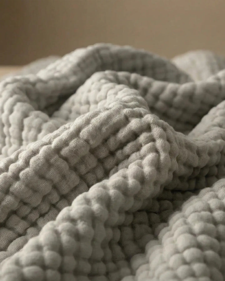 Jeté de canapé en coton naturel, respirant et confortable, pour une atmosphère douce.
