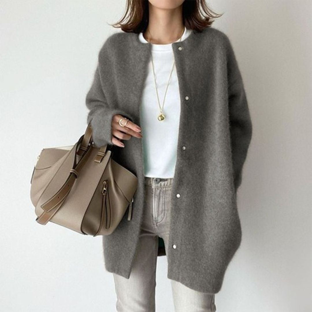 Cardigan marron femme à manches longues, doux et élégant pour un confort optimal au quotidien.