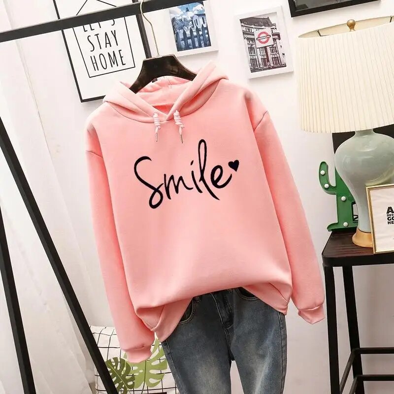 Pull femme oversize décontracté, tendance mode automne-hiver, parfait pour un look stylé et cosy.