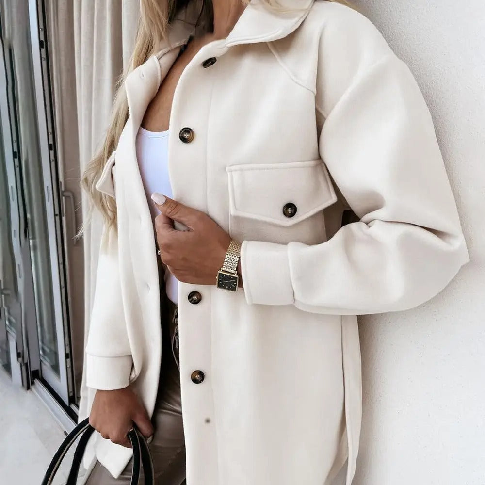 Veste femme Maria chic et décontractée pour le printemps, parfaite pour un look mode mi-saison.