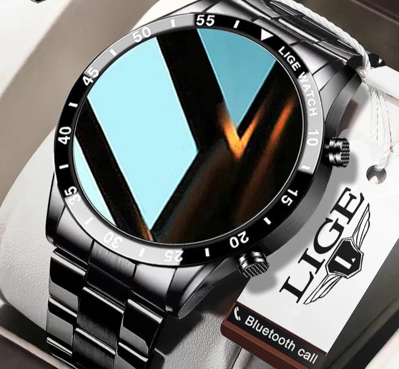 Montre connectée 4G élégante en acier inoxydable pour hommes et femmes, affichage numérique personnalisable.