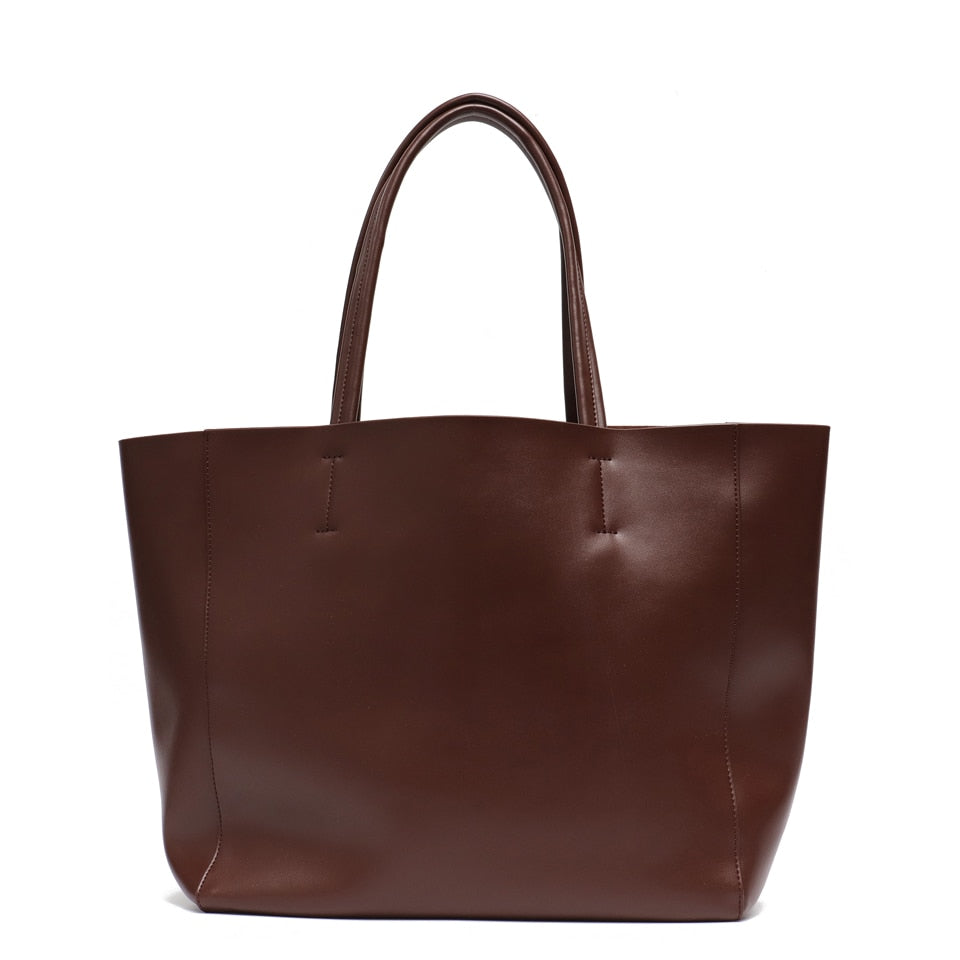 Sac à main cabas en cuir pour femme, accessoire polyvalent et sophistiqué pour tout style.