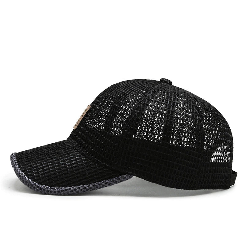 Casquette réglable en mesh aéré, offrant une protection solaire et une ventilation supérieure pour vos sorties.