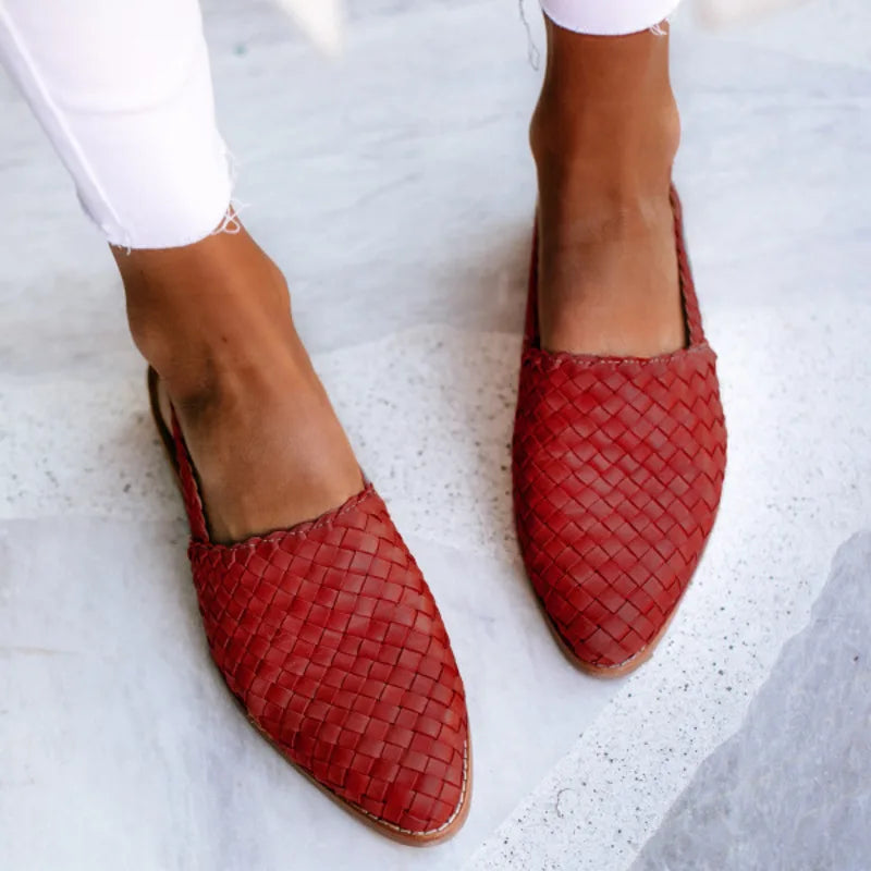 Sandales mules plates décontractées pour femmes, en cuir PU tressé vintage, confort chic pour l'été.