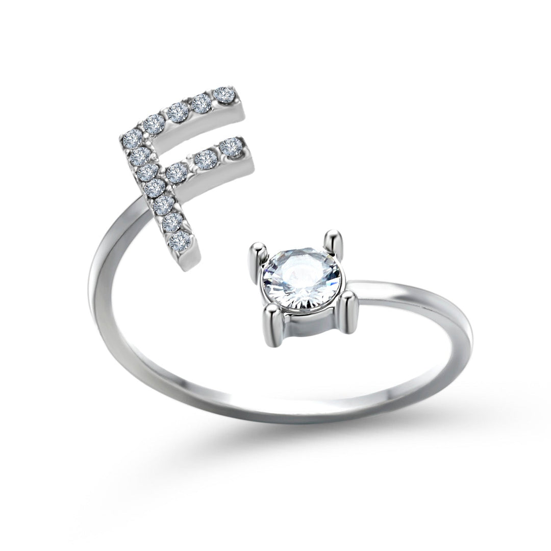 Bague alphabet ajustable en argent, bijou féminin raffiné.