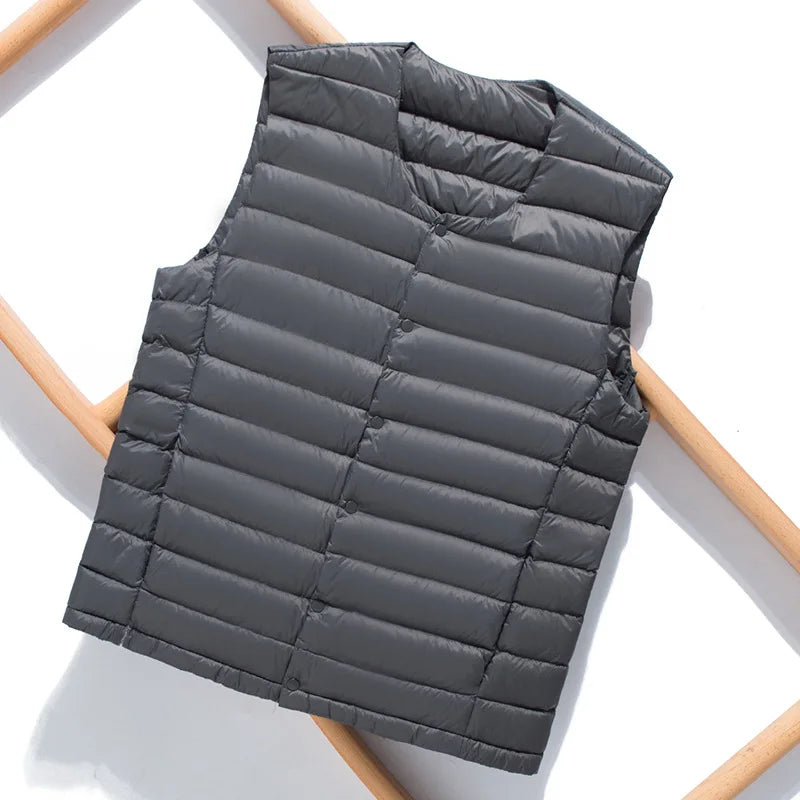 Élégant gilet sans manches pour homme, couleur neutre, pour un look chic et décontracté.