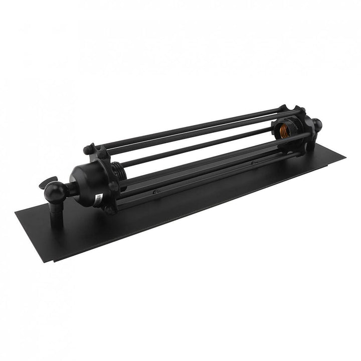 Applique murale industrielle noire, avec douille E27, pour un éclairage d'ambiance subtil et direct.