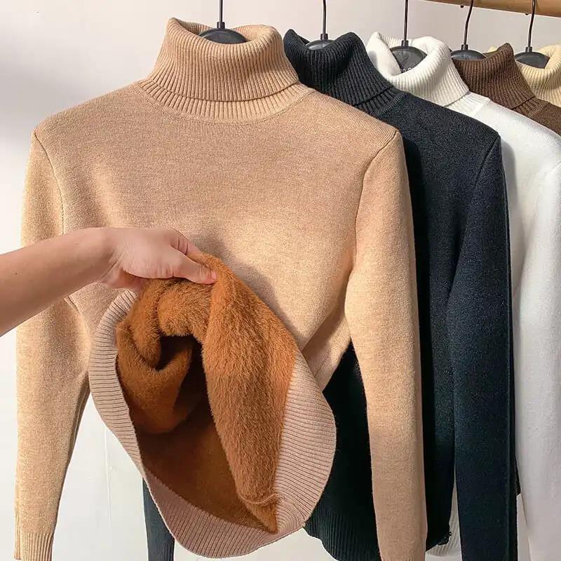 Col roulé douillet d'un pull polaire femme, offrant chaleur et style pour l'hiver, tricot confortable et moderne.