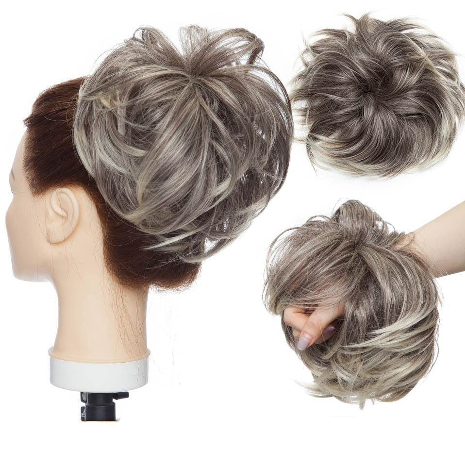 Accessoire coiffure femme: chignon désordonné volumineux, facile à porter.