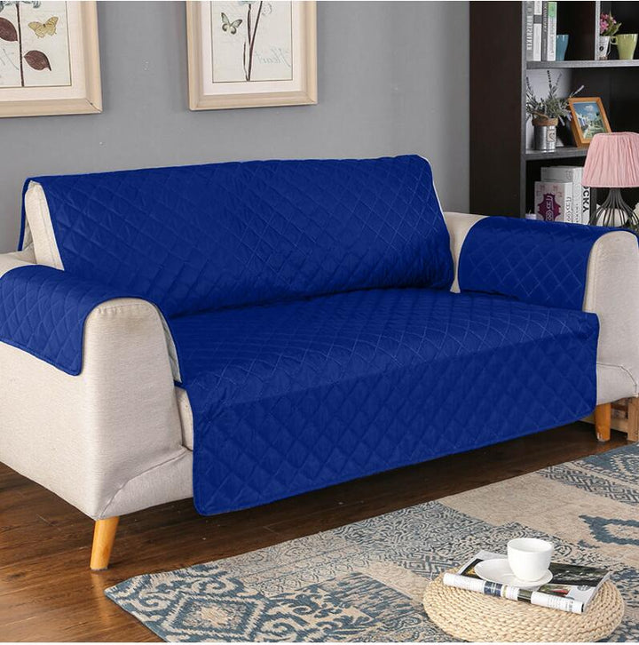 Housse matelassée pour canapé, protection efficace contre taches et poils. Idéale pour un entretien facile du meuble.