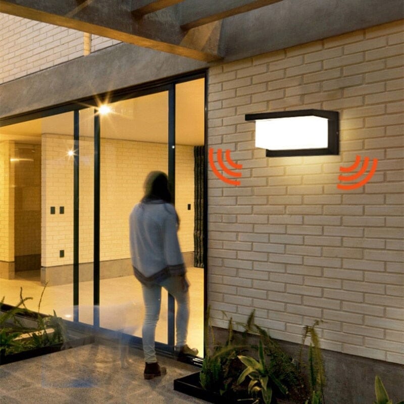Applique murale LED extérieure design moderne. Lumière de jardin IP65 avec détection de mouvement.