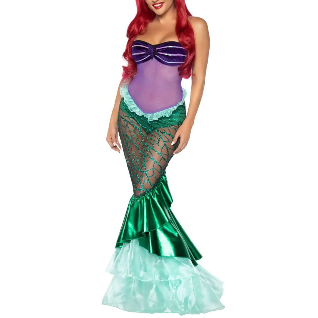 Gros plan sur les paillettes irisées et les écailles du déguisement sirène, parfait pour Halloween ou fête.