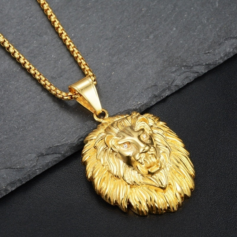 Accessoire intemporel: collier délicat pour femmes, pendentif scintillant, bijou chic.