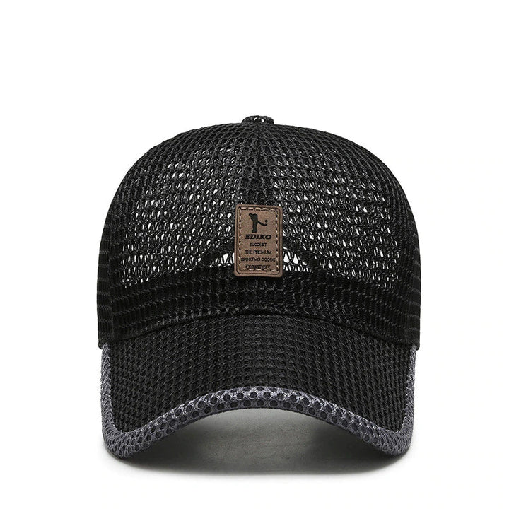 Légère casquette unisexe en polyester mesh, design moderne pour un confort optimal en été et au soleil.